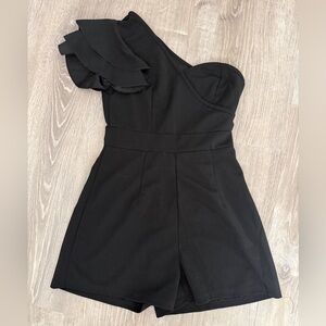 SHEIN Black One-Shoulder Ruffle Sleeved Romper